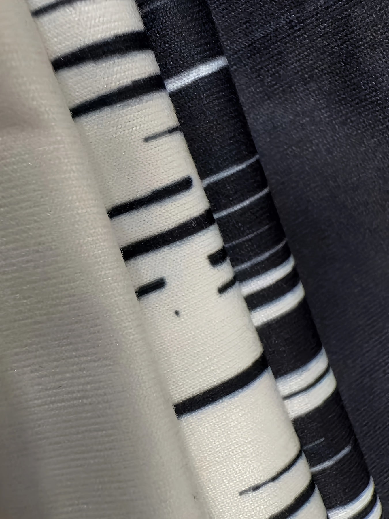 Women'S Elegant Gradient Print V-Neck Long Sleeve T-Shirt - Black to White Ombre Design, Soft & Comfortable Casual Top, Perfect for Casual Attire, Allseason Top | Stylish Gradient Shirt | Smooth Texture